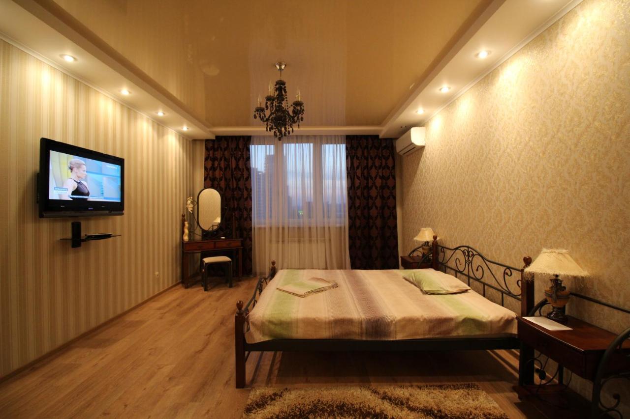 Panoramic view Lux apartment on Metro Osokorky Kiev Extérieur photo
