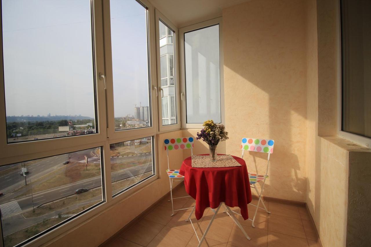 Panoramic view Lux apartment on Metro Osokorky Kiev Extérieur photo